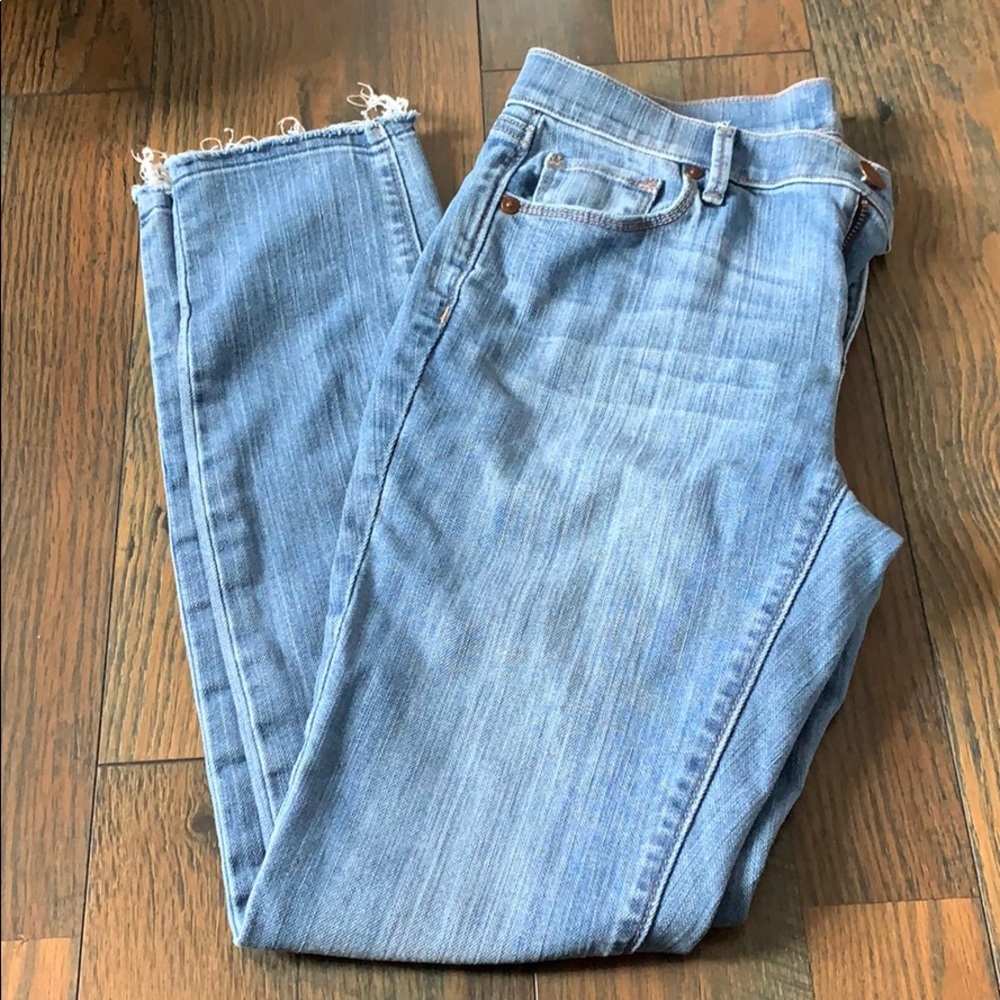 LOFT light wash modern skinny jeans. Size 6P